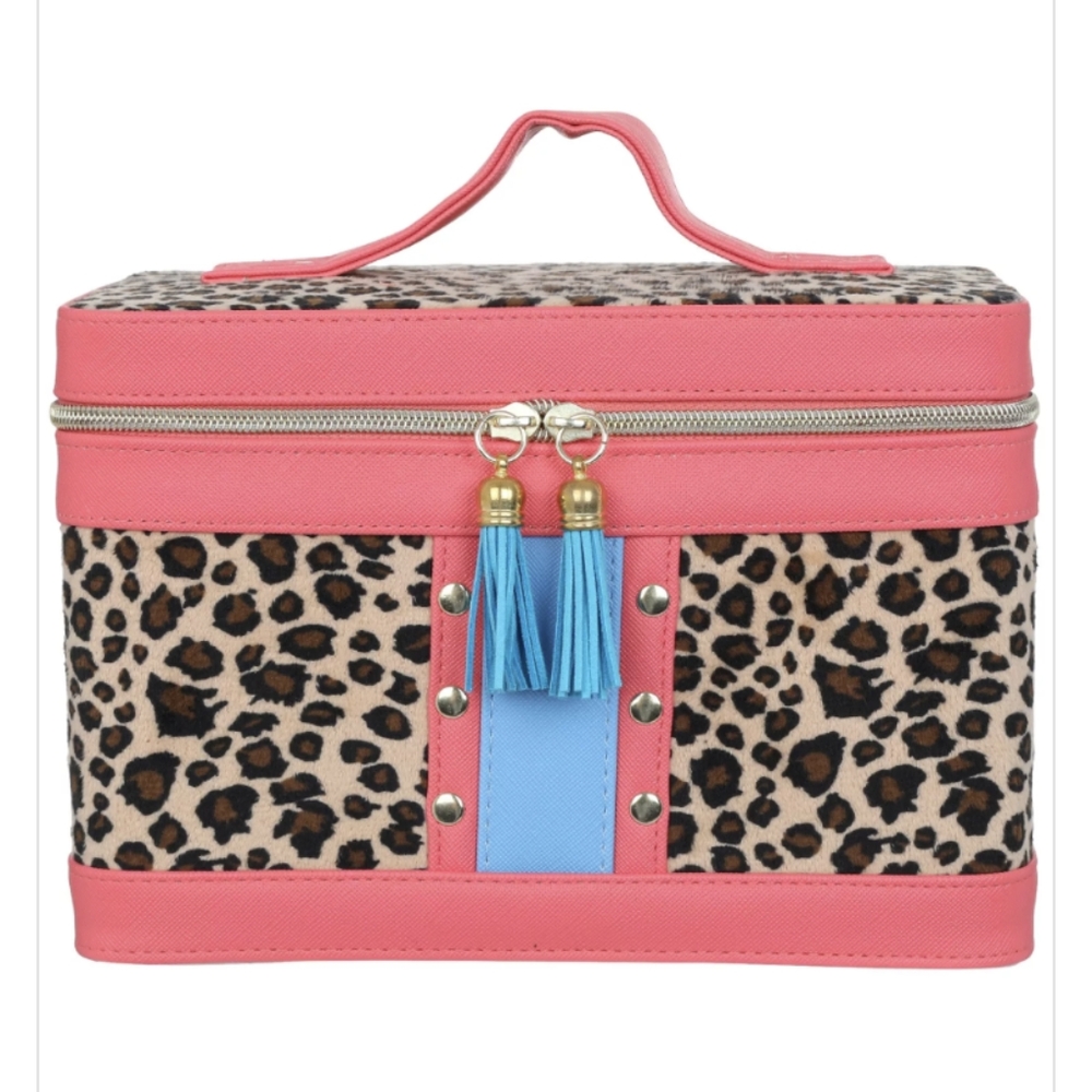 🆕📢📢LAST ONE....Cheetah Print Cosmetic Train Case - Picture 3 of 9